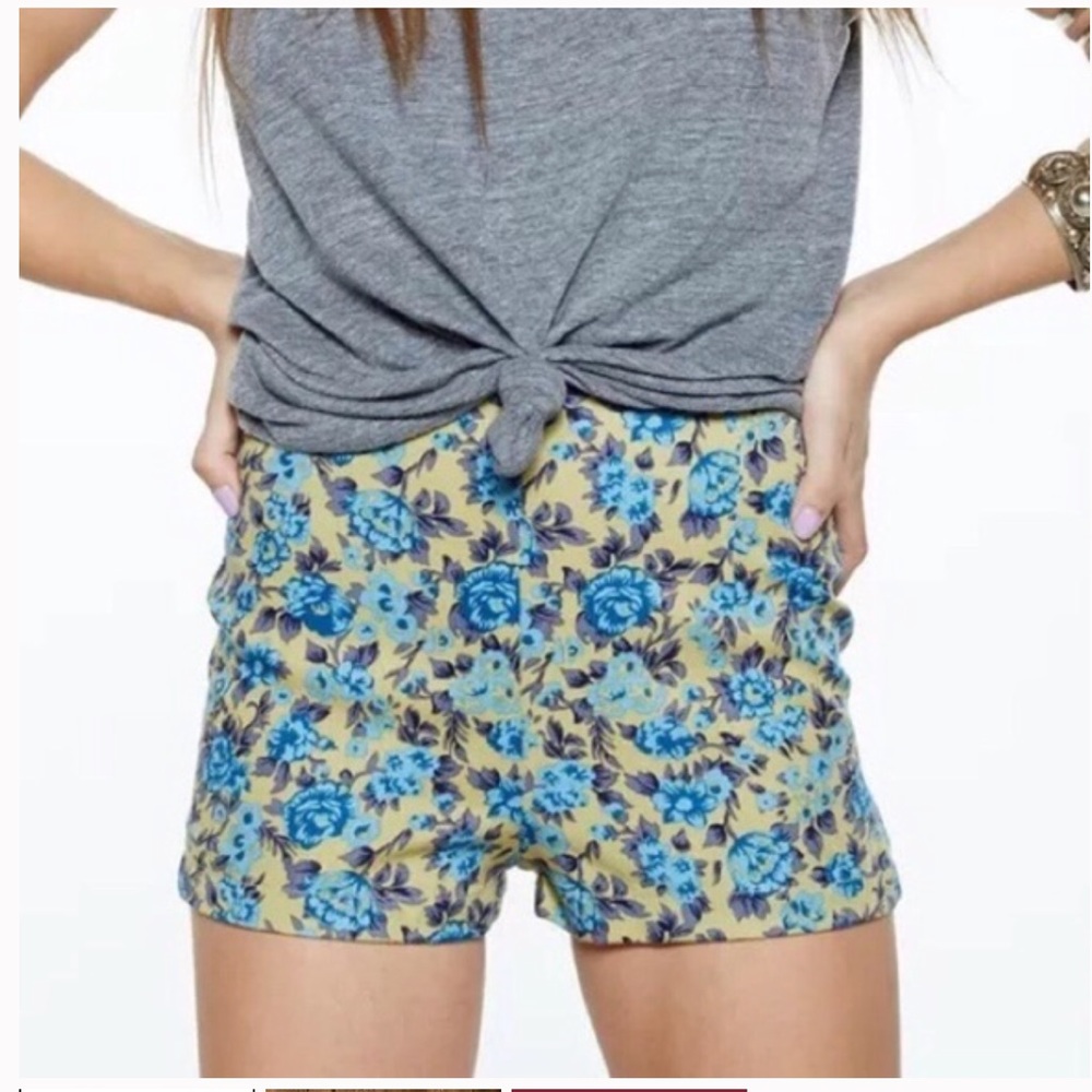 Novella Royale Luna High Wasted Shorts | Blue Rose